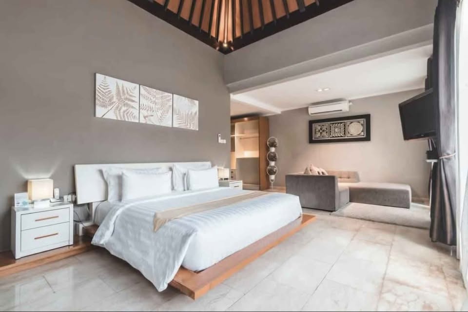 1BR Private Pool Villa in Canggu image 1