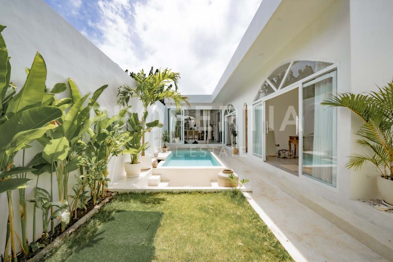 Stylish Tropical 3-Bedroom Villa in Prime Nyang Nyang image 1
