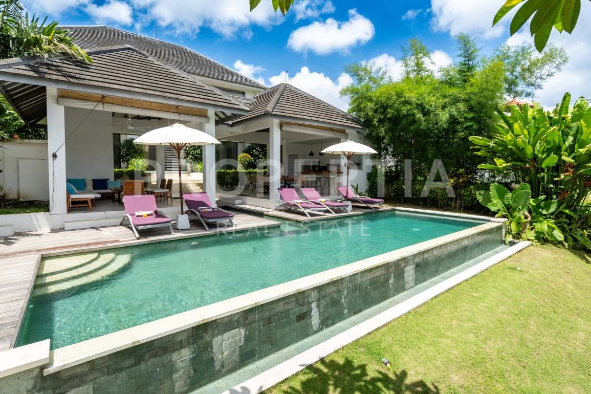 SPACIOUS 6 BEDROOM VILLA IN TUMBAK BAYUH image 1