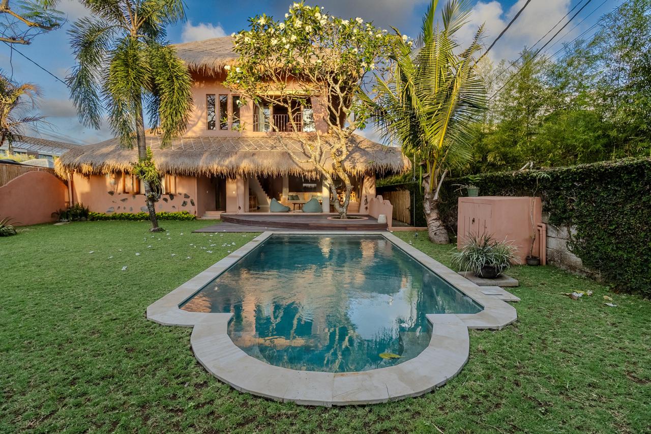 BIG GARDEN 3BR VILLA FOR RENT AT UMALAS | IP 884 image 1