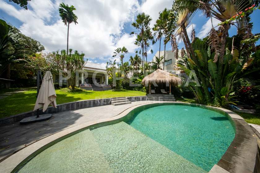 Stunning Colonial-Style Freehold Villa in Pererenan image 1