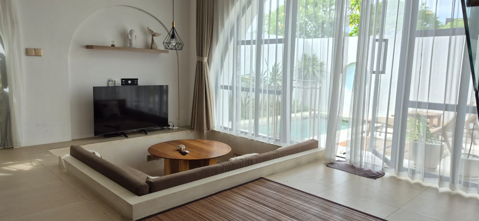 MONTHLY 1BEDROOM LOFT VILLA IN BATU BOLONG CANGGU image 1