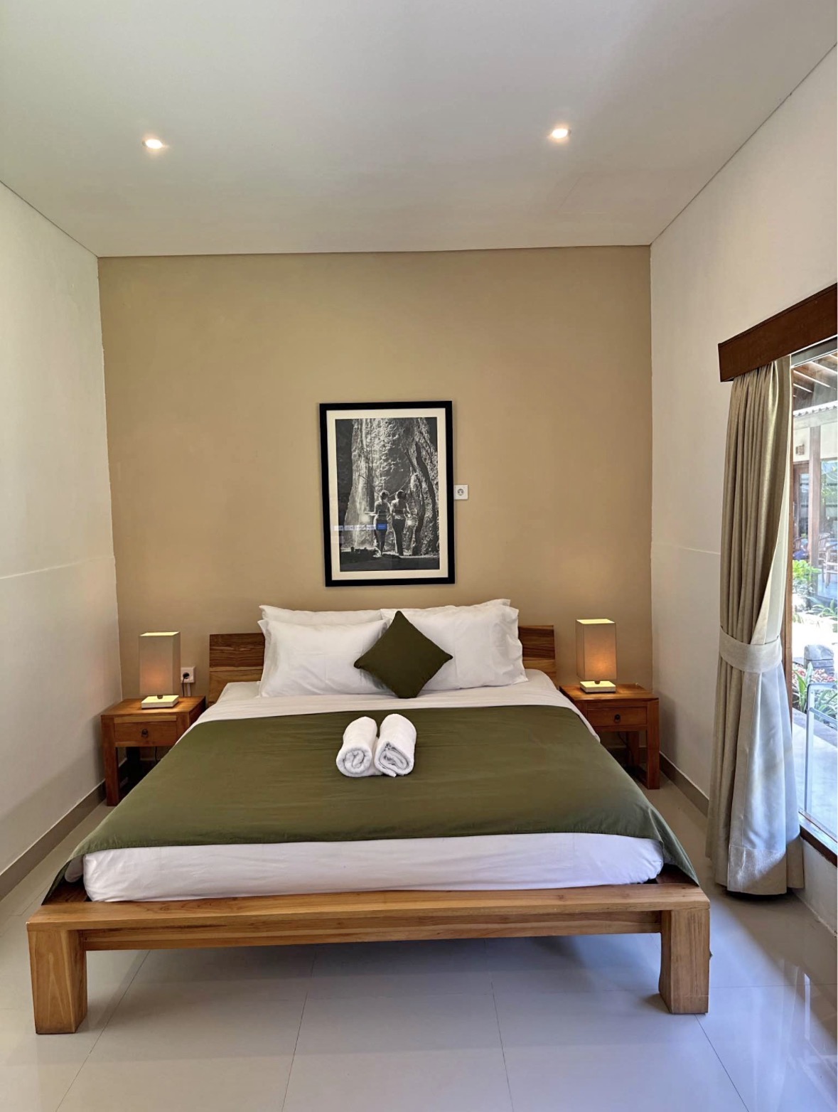 Room with Attached Bathroom in Babakan Canggu image 1