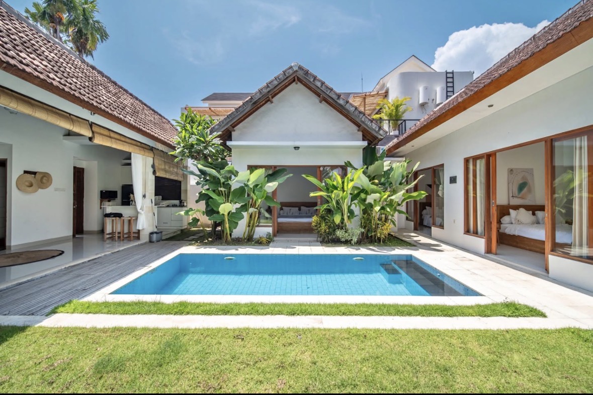 Peaceful 3-Bedroom Villa with Spacious Garden - Berawa, Canggu image 1