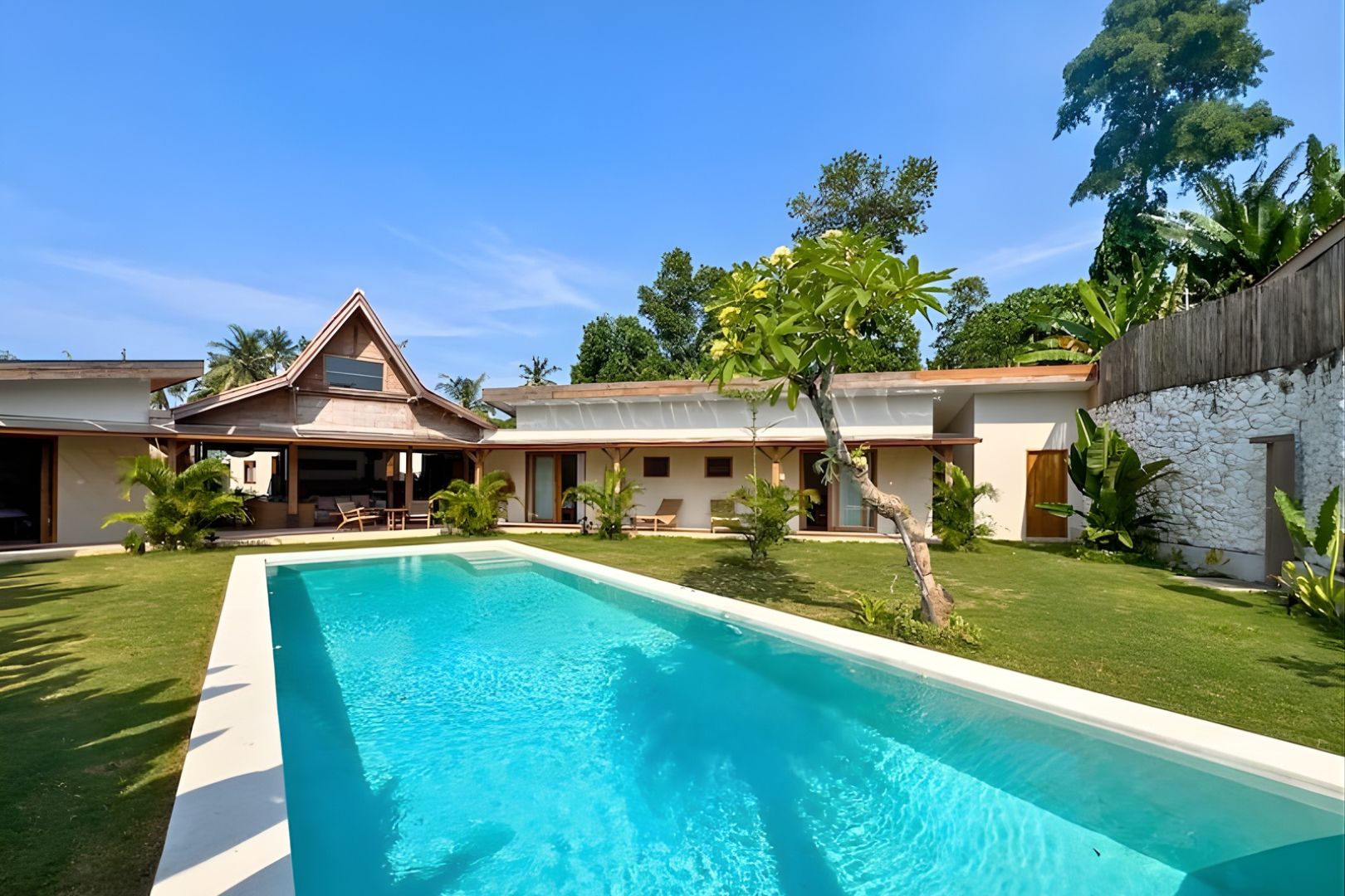 3BR Combined Joglo & Modern Architecture Villa image 1