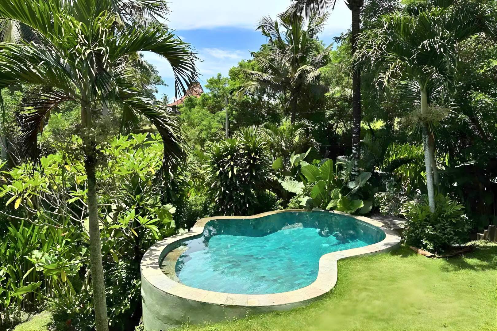 Near Beach - 1BR TreeHouse Style Villa image 1