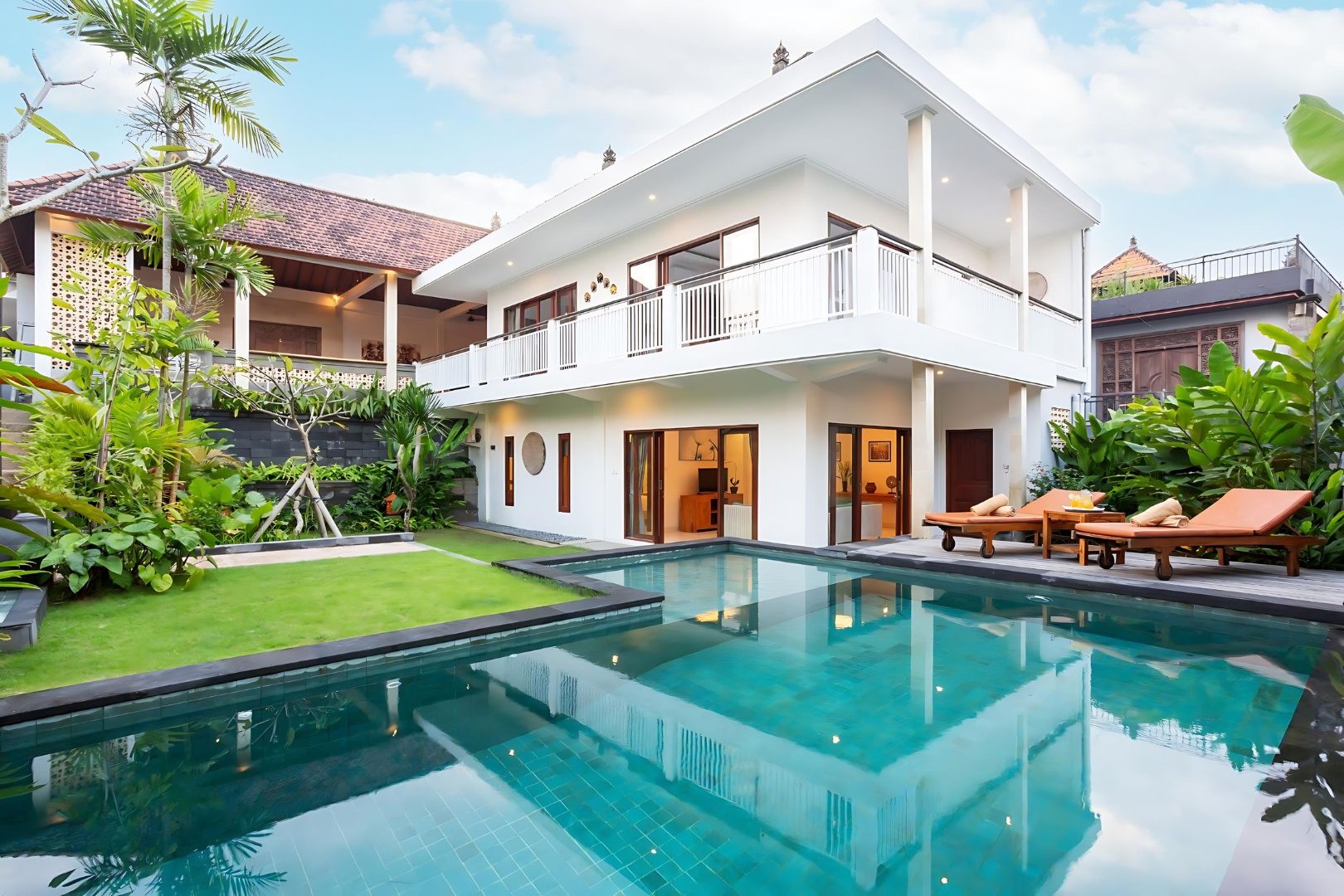 🌿 Spacious 3BR Tropical Villa Near Green School & The Flow image 1