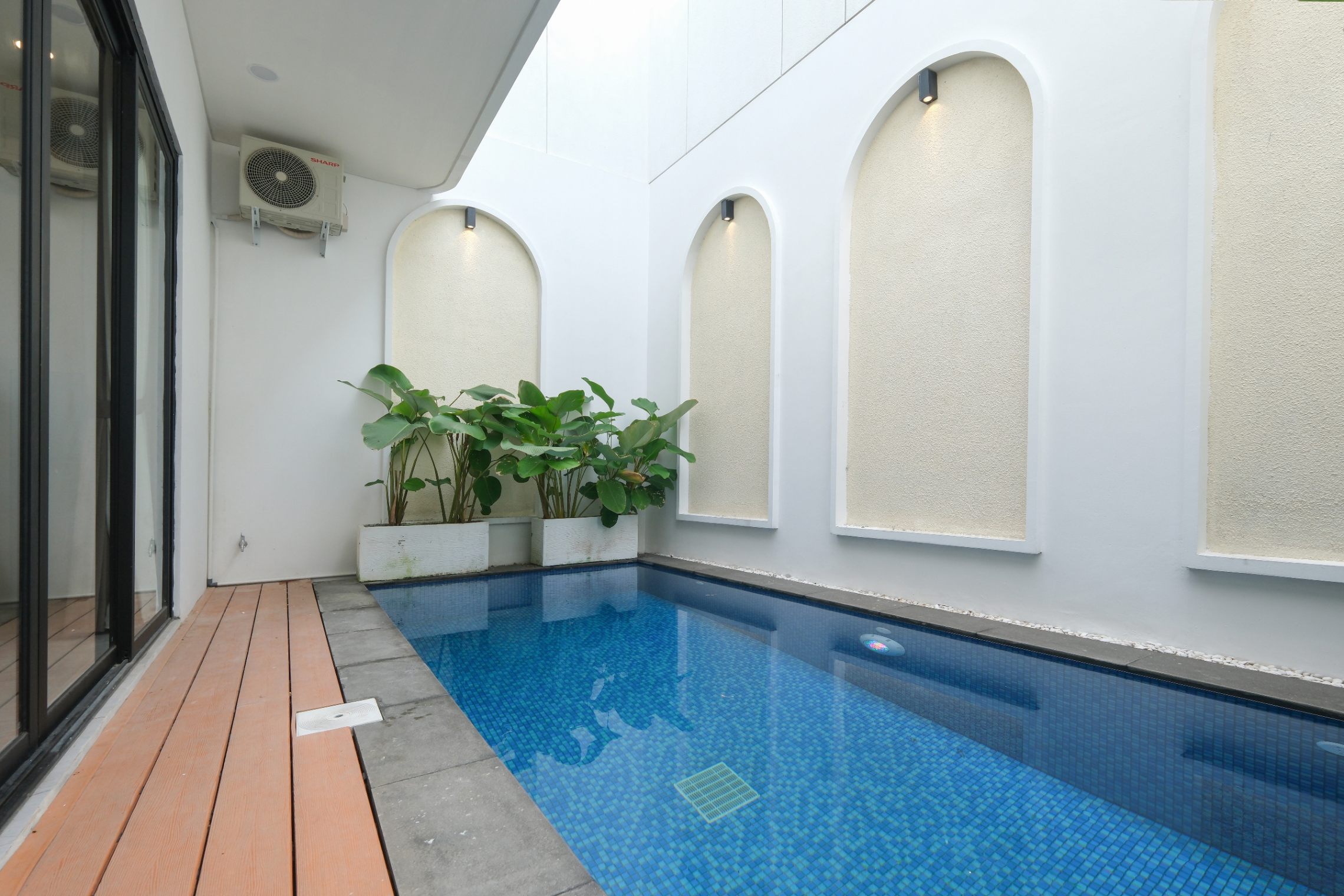 Modern 2-Bedroom Villa with Private Rooftop in Pererenan image 1