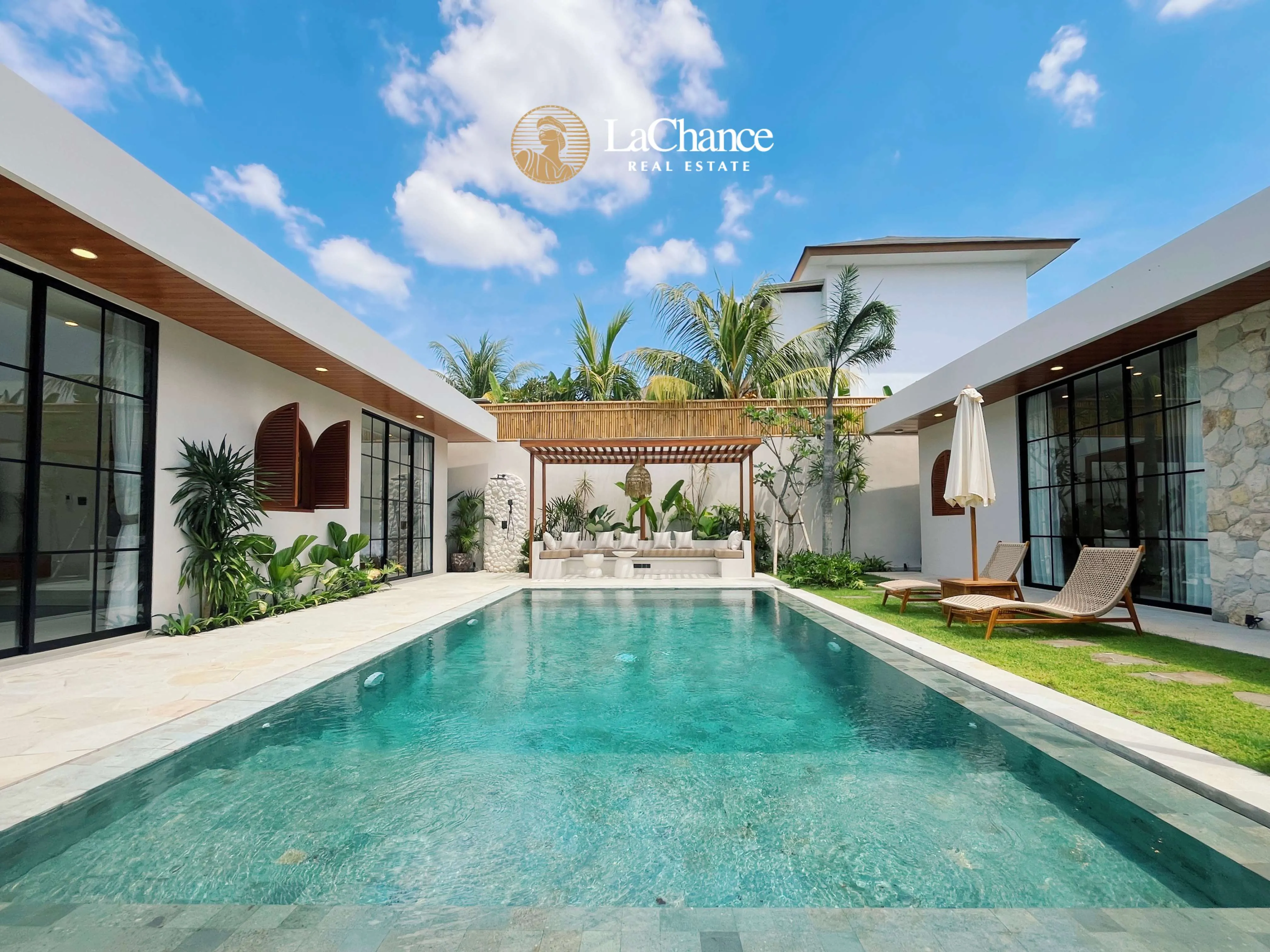 Exclusive 4-Bedrooms Modern Tropical Villa in Umalas