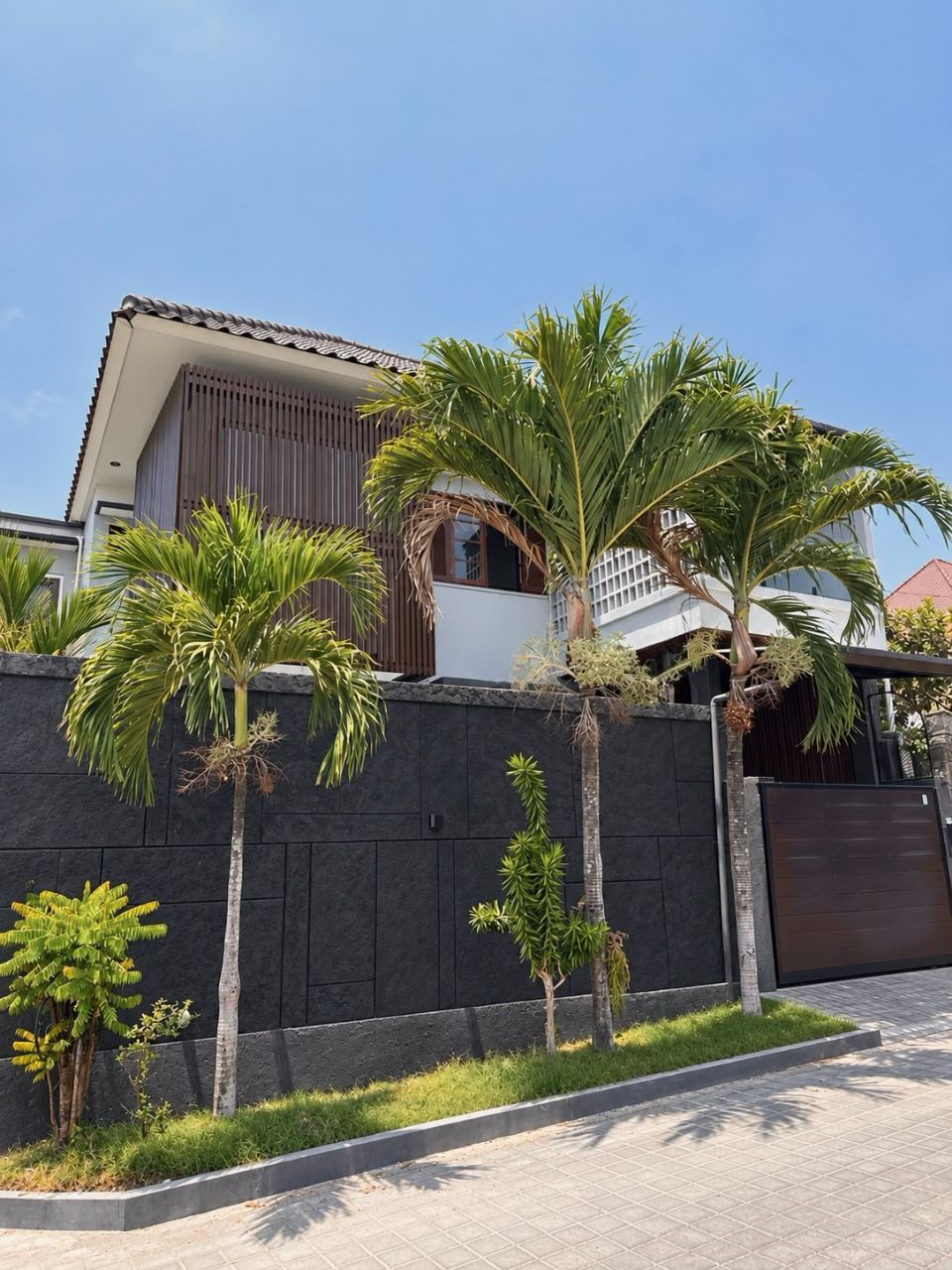 Modern House Gatsu Barat Denpasar 3Bed 144sqm image 1